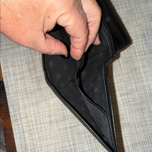 CHANEL Black Leather Bifold Wallet Authentic 2004 Collection EUC Box,Bag - Picture 15 of 17